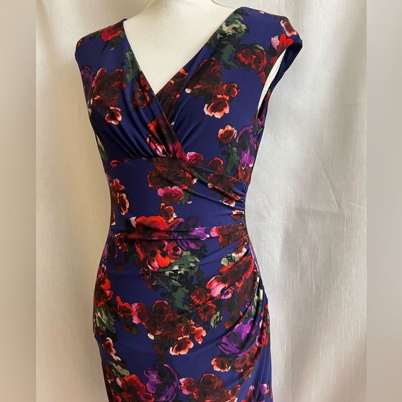 Stretchy, beautiful, multiple colored dress - Picture 3 of 9
